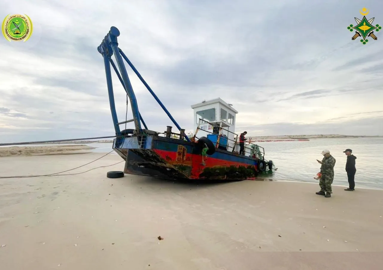 إنقاذ طاقم زورق دون خسائر بشرية أو أضرار جانبية