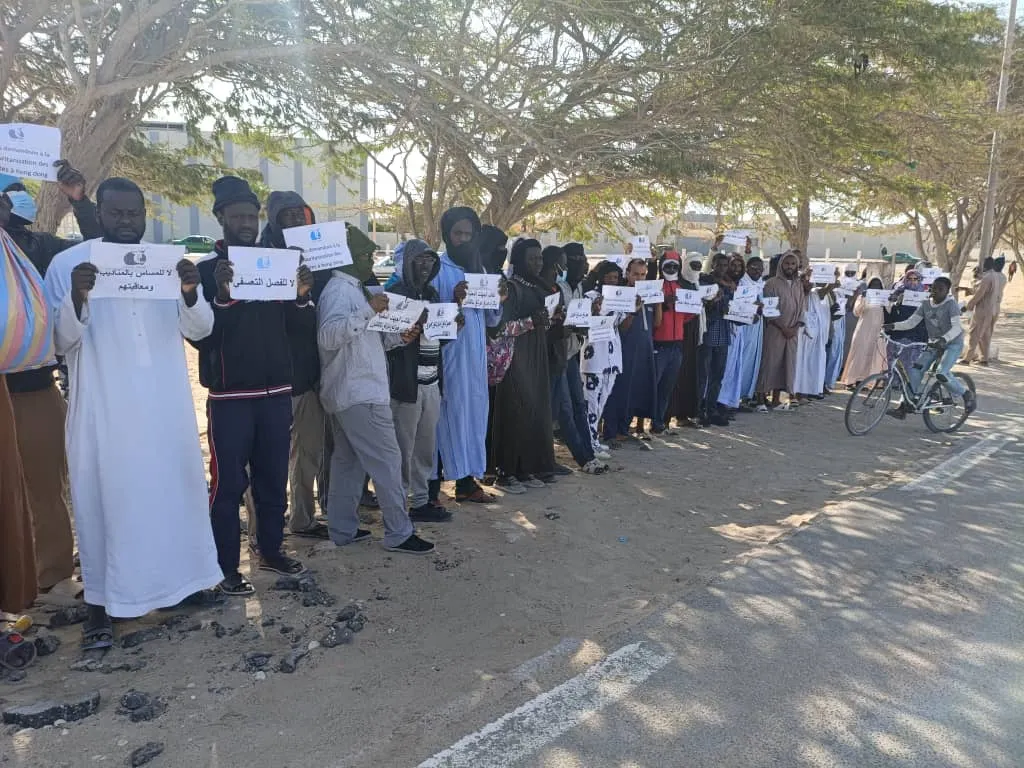 عمال "بولي هوندونغ" بنواذيبو يحتجون تنديداً بـ"سوء المعاملة"