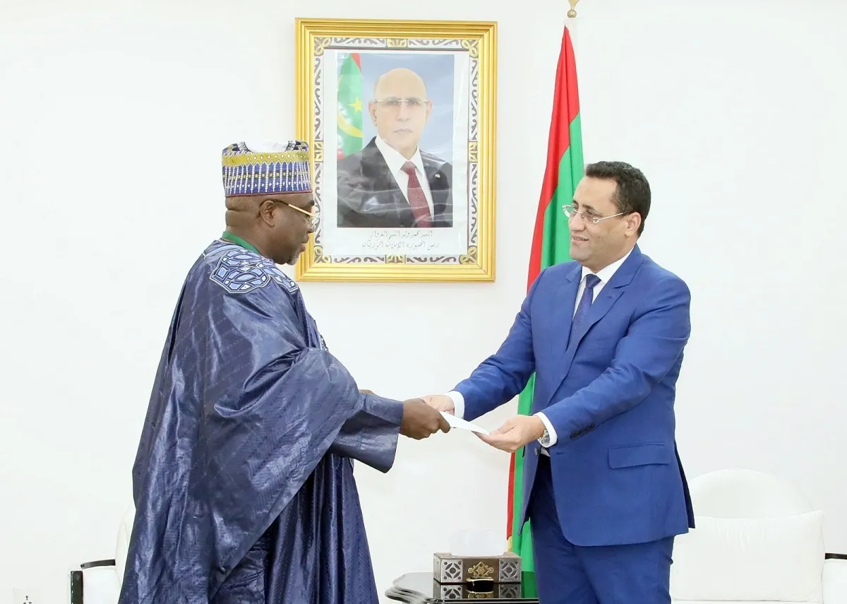 الوزير الأول يتسلم رسالة وجهها الرئيس الغابوني لغزواني