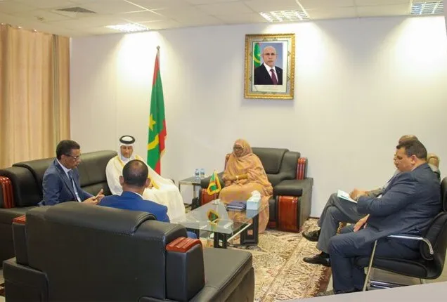 مباحثات بين وزيرة الوظيفة العمومية وسفير قطر