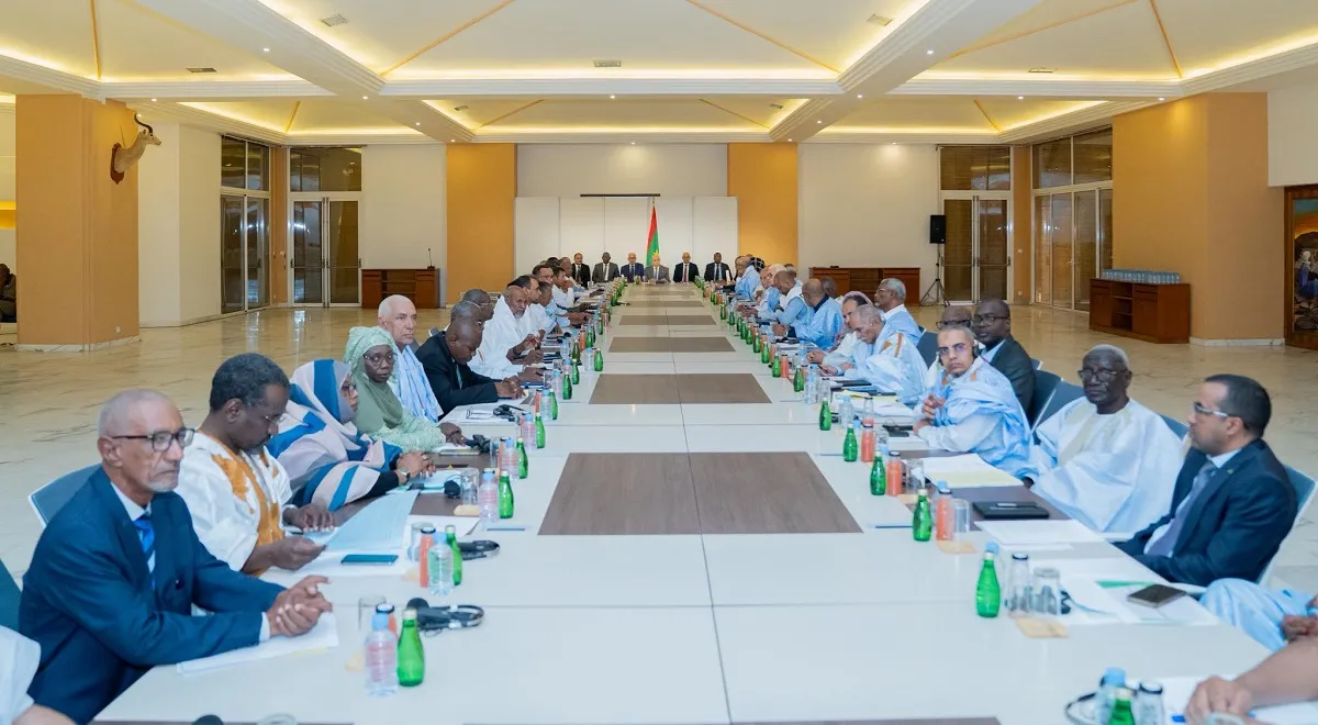 قطبا المعارضة يناقشان توحيد ردهما على وثيقة الحوار