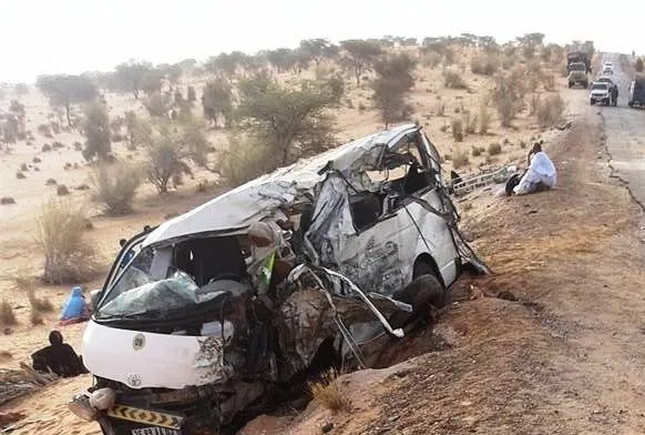 وفاة ثلاثة أشخاص وإصابة آخرين في حادث سير بين بوكي وألاك