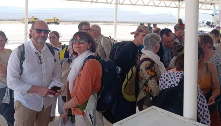 وصول الرحلة الـ11 ضمن الموسم السياحي إلى أطار