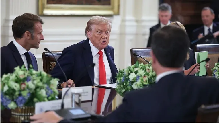 ماكرون: إدارة ترامب معادية لأوروبا والتصادم بين أمريكا والاتحاد قادم