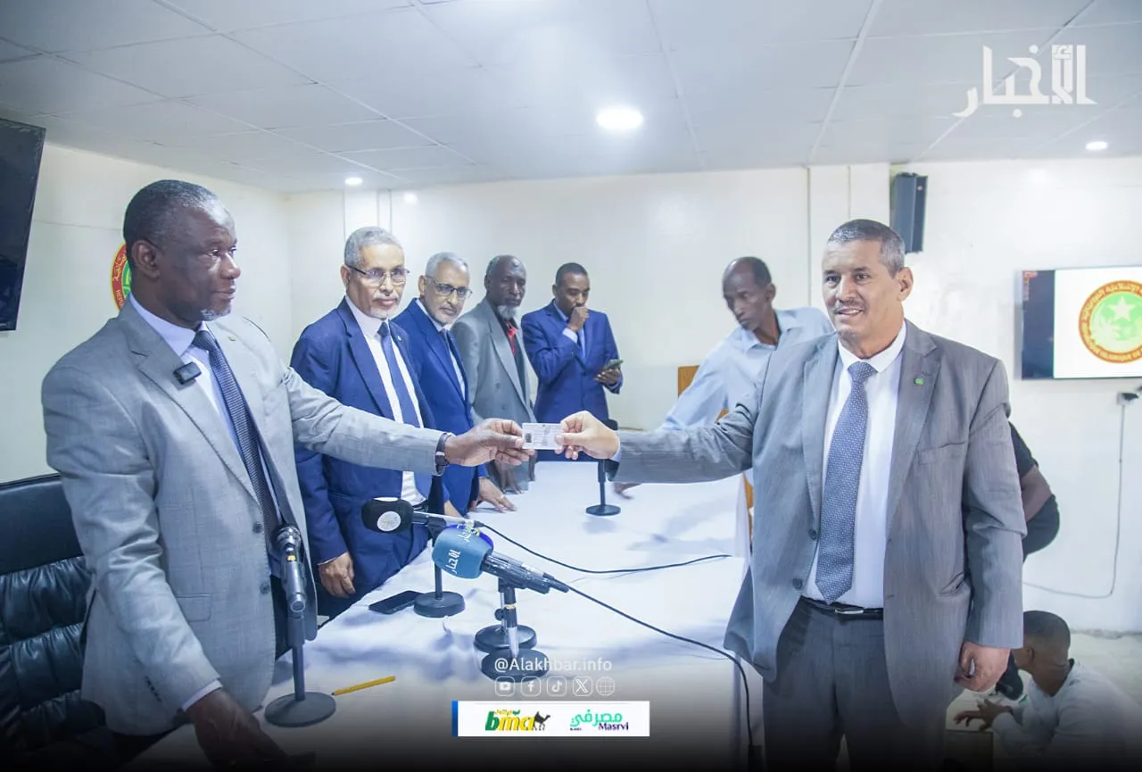 وزارة التربية تطلق عملية توزيع بطاقات المدرسين