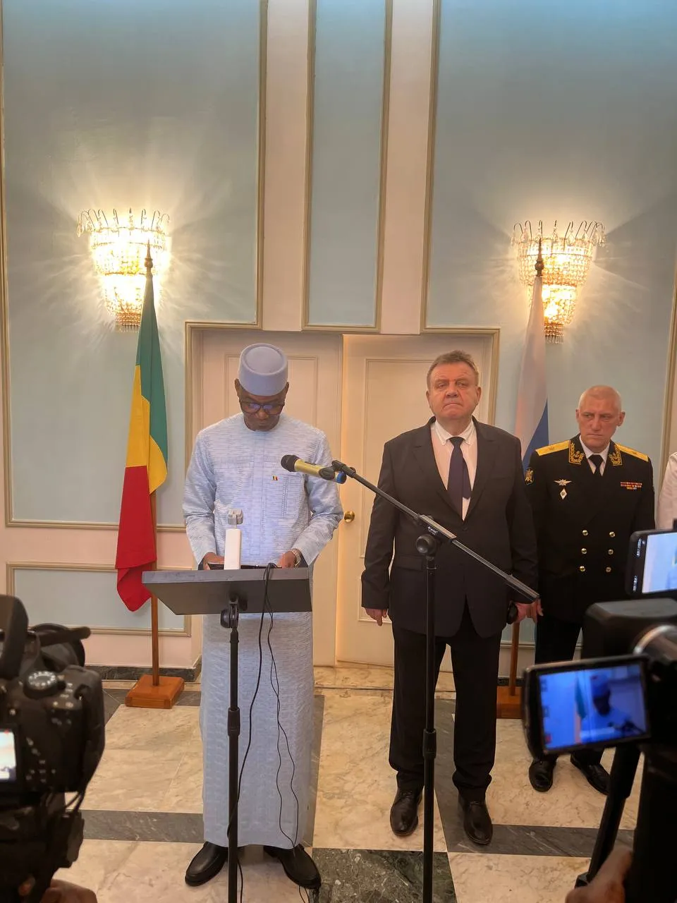 وزير الدفاع المالي: عزيمة العسكريين الروس تشكل مثالا للقوات المالية