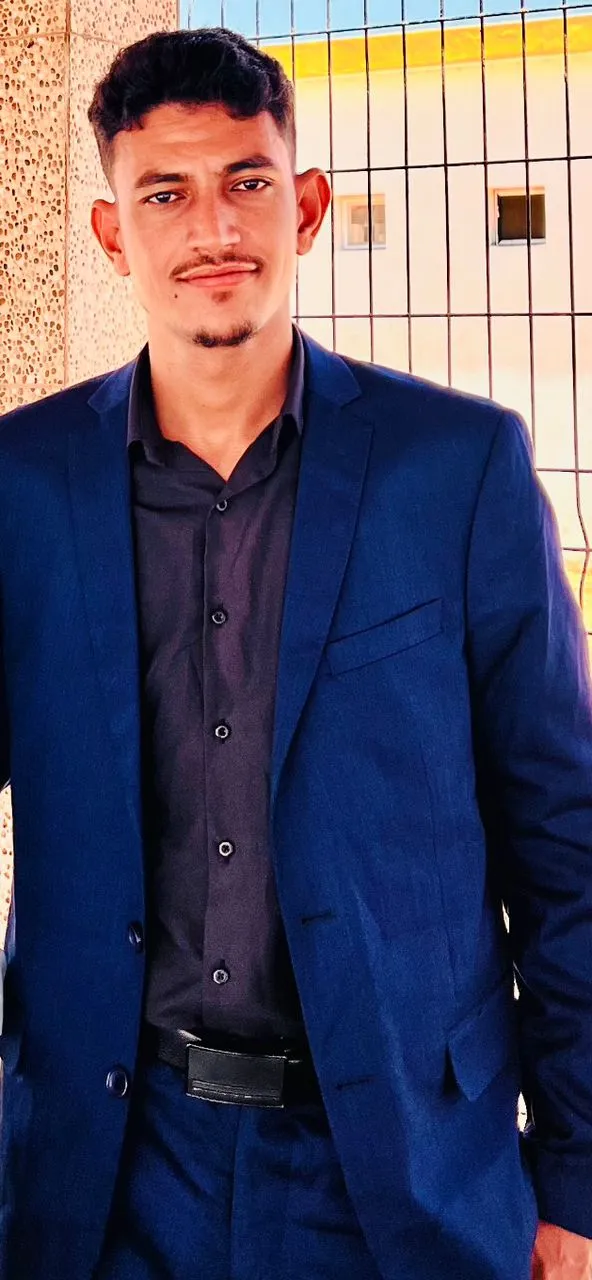 بين ضجيج الشهرة وصمت الكفاءة