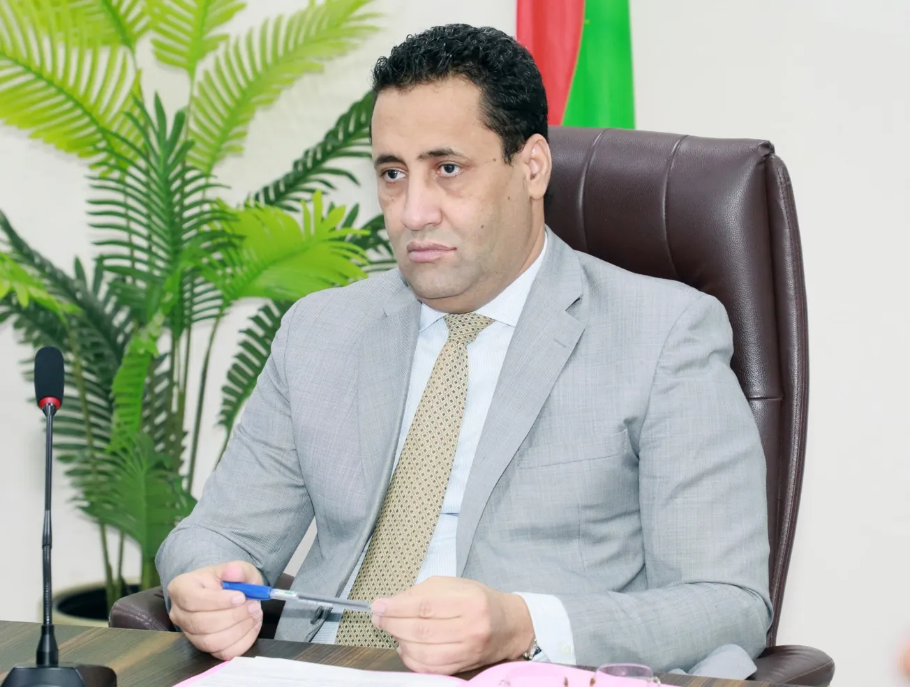 الوزير الأول يأمر بمعالجة مشكلات الموارد البشرية بالمستشفيات