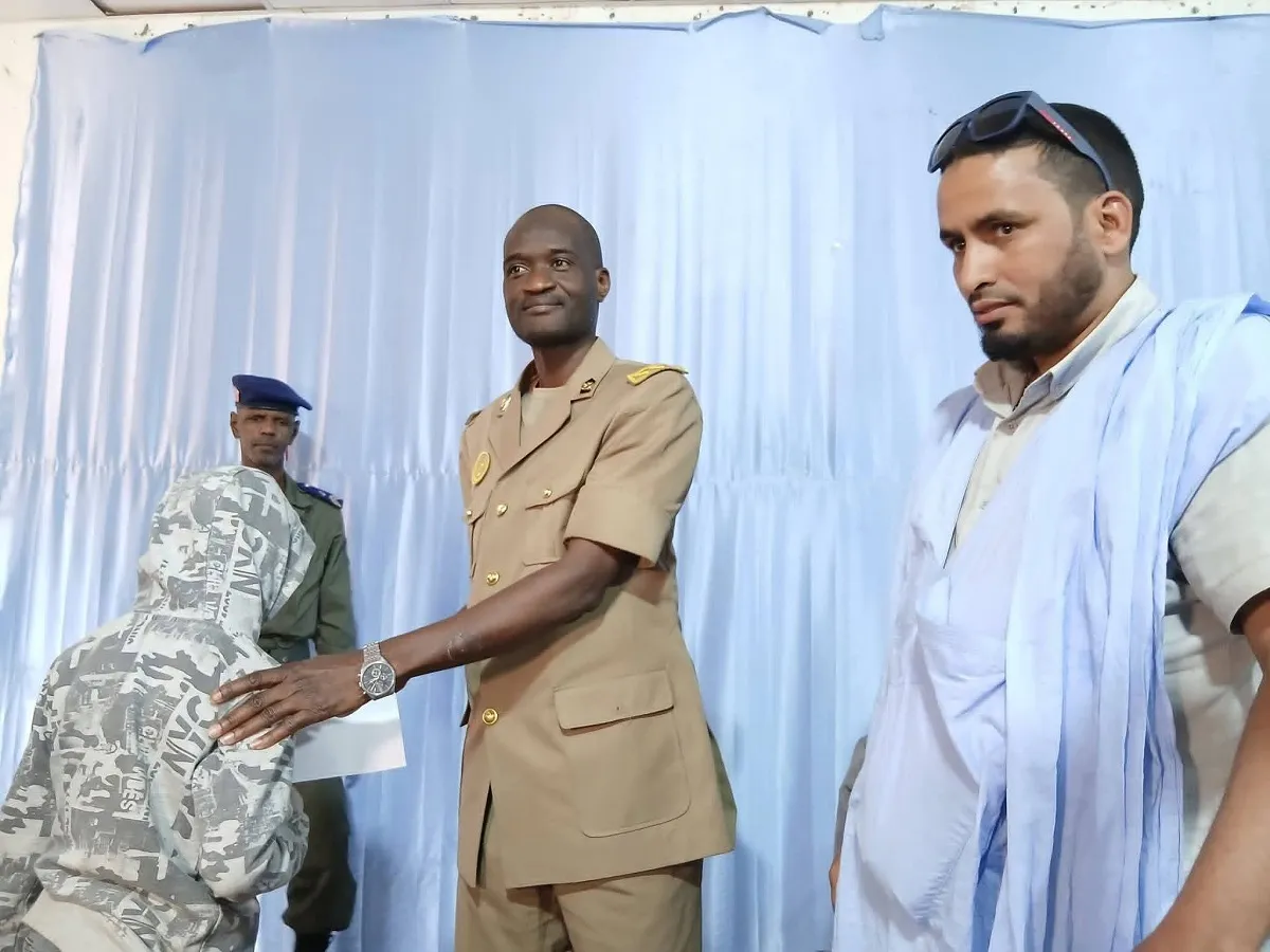 توزيع كسوة العيد على 500 يتيم في الزويرات وافديرك