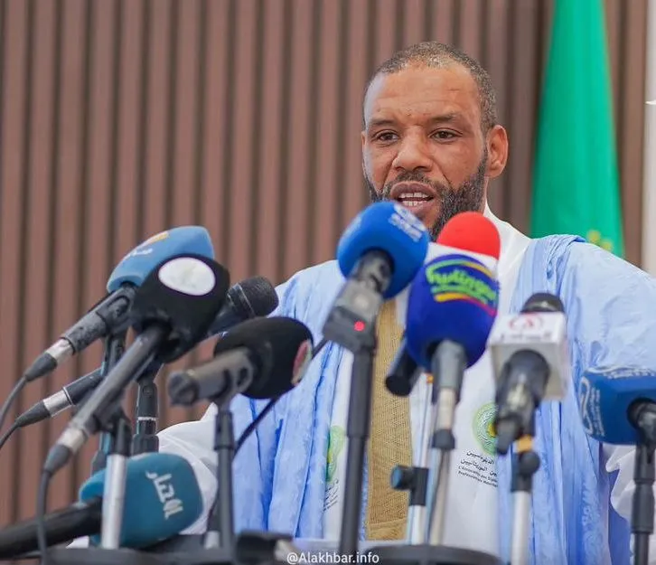 رئيس رابطة الدبلوماسيين يتهم زميله بصفعه والبصق عليه (تسجيل)