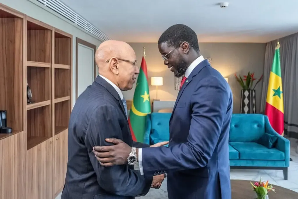 غزواني يهاتف رئيس السنغال ويهنئه بالعيد