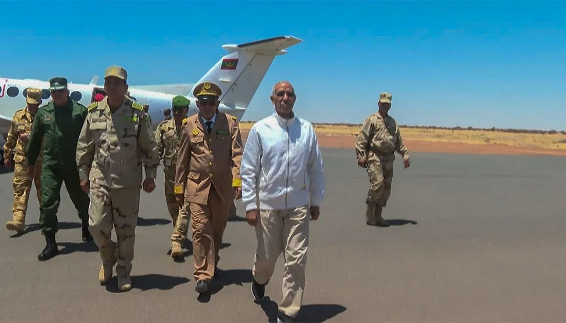 وزير الدفاع يبدأ جولة في المناطق الشرقية للبلاد