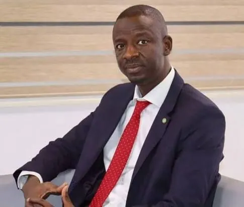 وزير المعادن يعود بعد المشاركة في مؤتمر للتعدين بكندا