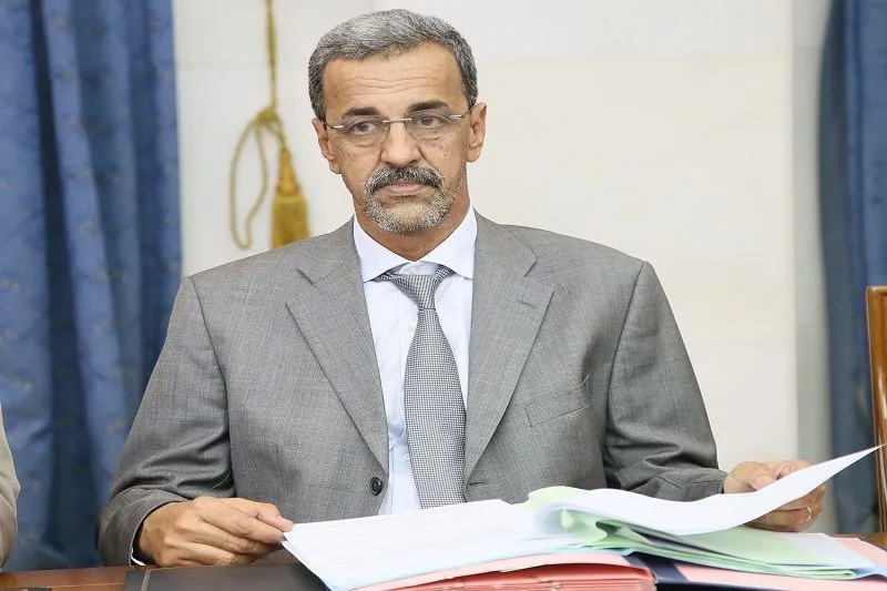 وزير المعادن والصناعة يستلم مهامه ويتبادل التهاني مع سلفه