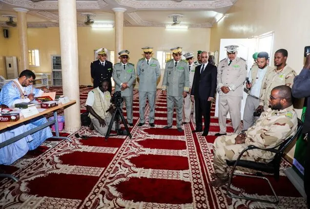 وزير الدفاع يتفقد سير المسابقة القرآنية للعسكريين