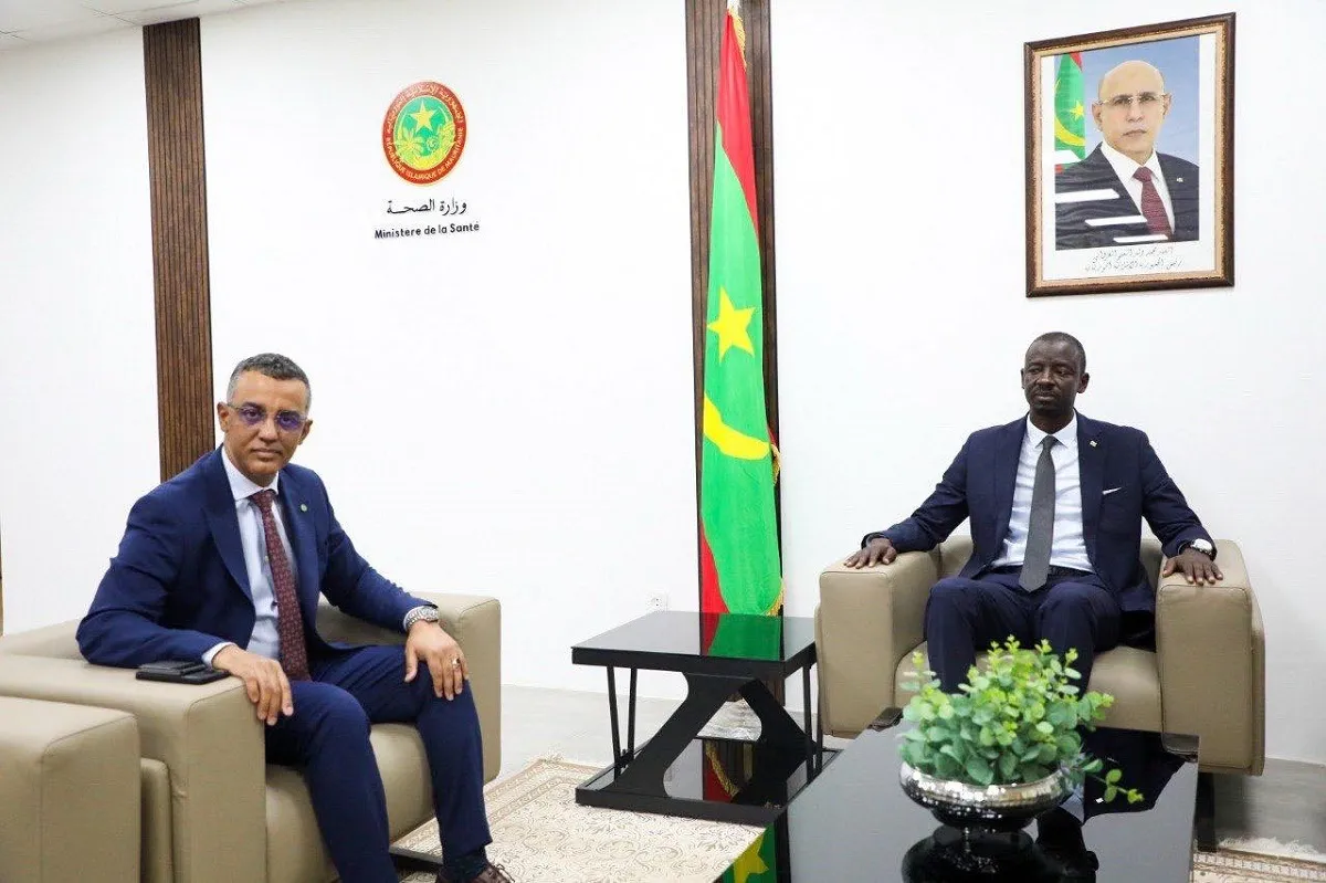 وزير الصحة يسلم مهامه بعد ساعات من إقالته