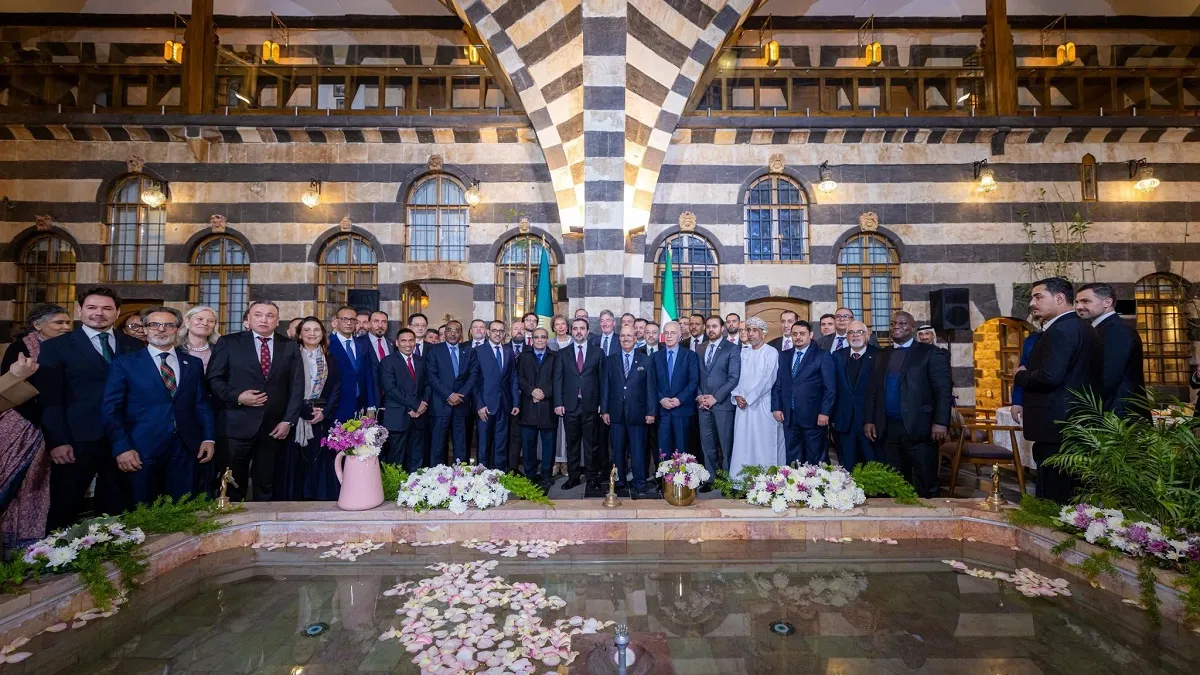 سفير موريتانيا بسوريا يلقي قصيدة يهاجم فيها الأسد ويمدح الثوار