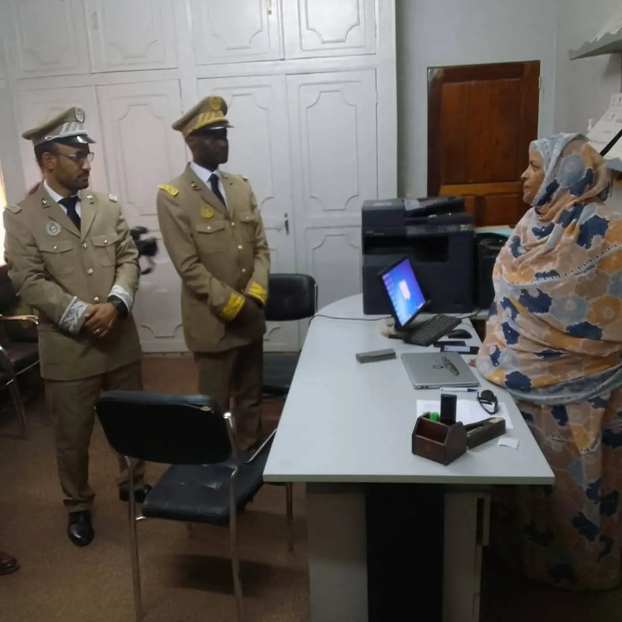 والي تيرس يحث عمال مرافق عمومية زارها على الجد والمثابرة