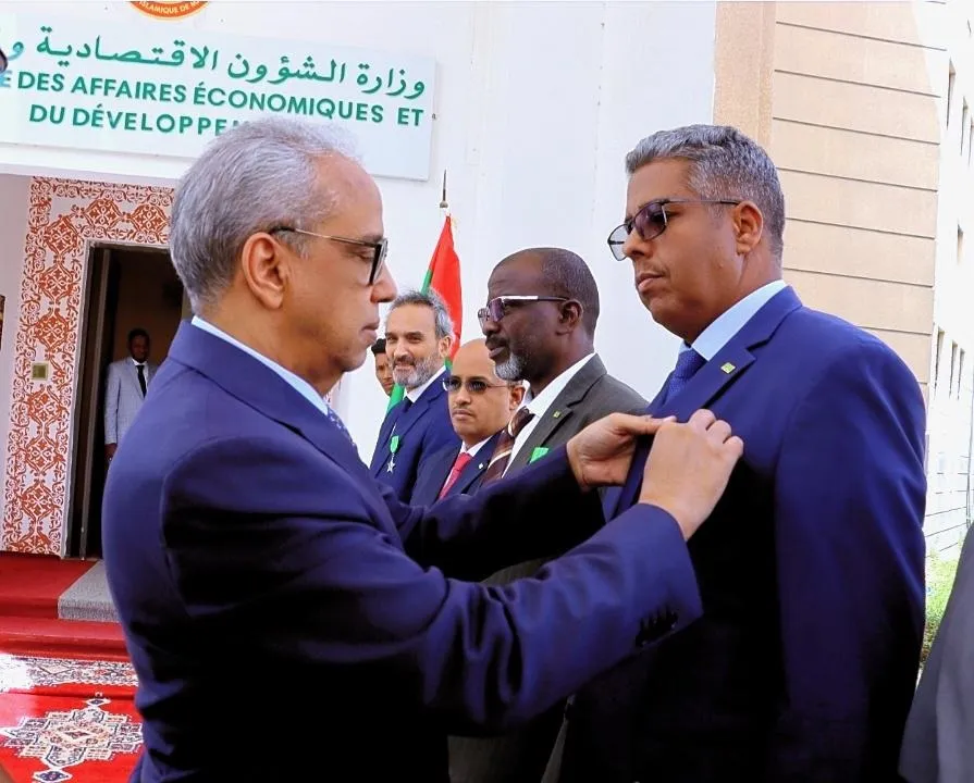 توشيح موظفين بوزارة الاقتصاد بأوسمة مختلفة