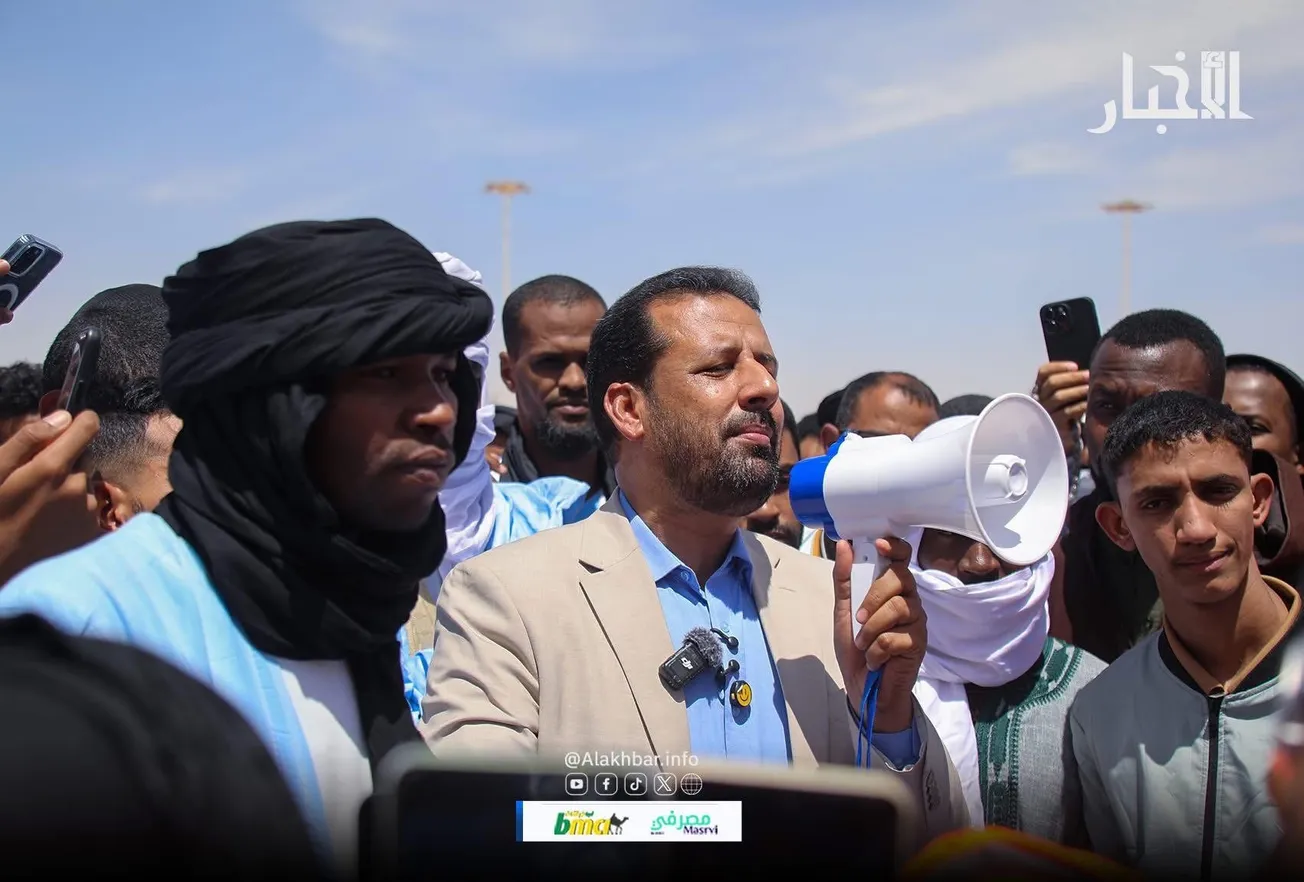 برلماني يستنكر تعطيل آلاف الشباب ويطالب بتجميد قانون جمركة الهواتف