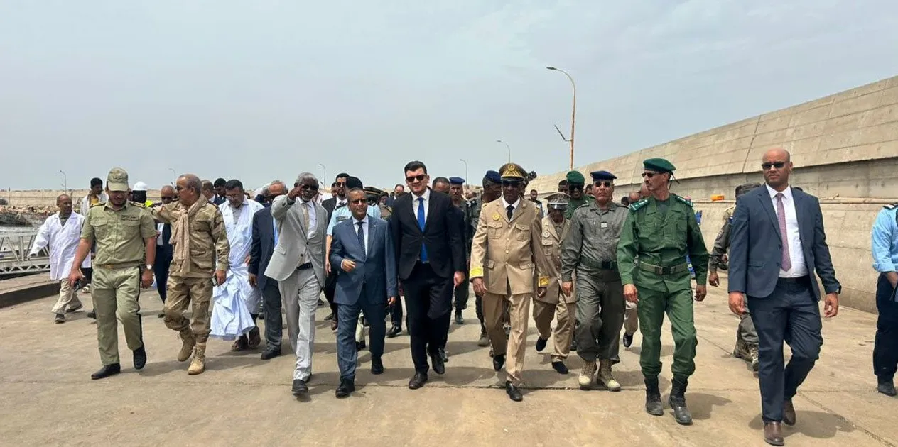 وزير الفلاحة الجزائري يزور ميناء تانيت ويصفه بالاستثمار الاستراتيجي