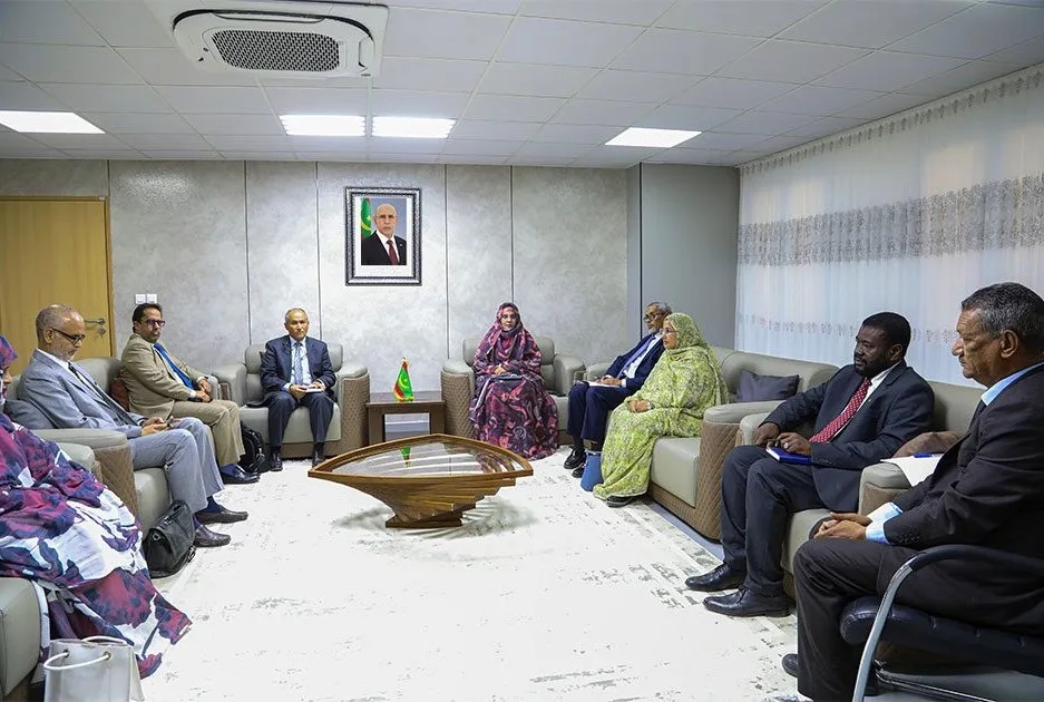 وزيرة التربية تتباحث مع بعثة من البنك الإسلامي للتنمية