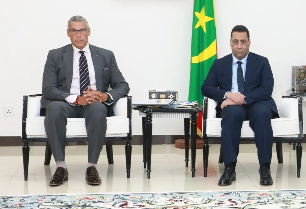 الوزير الأول يجري مباحثات مع رئيس شركة "كينروس"