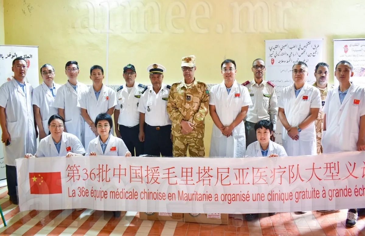 وفد عسكري صيني يجري استشارات طبية مجانية بنواذيبو