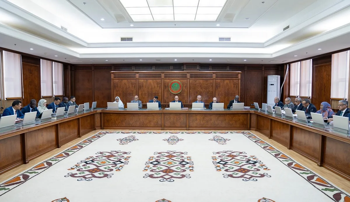 رفع الحد الأدنى للأجور وإقرار دعم لصغار الموظفين والفقراء