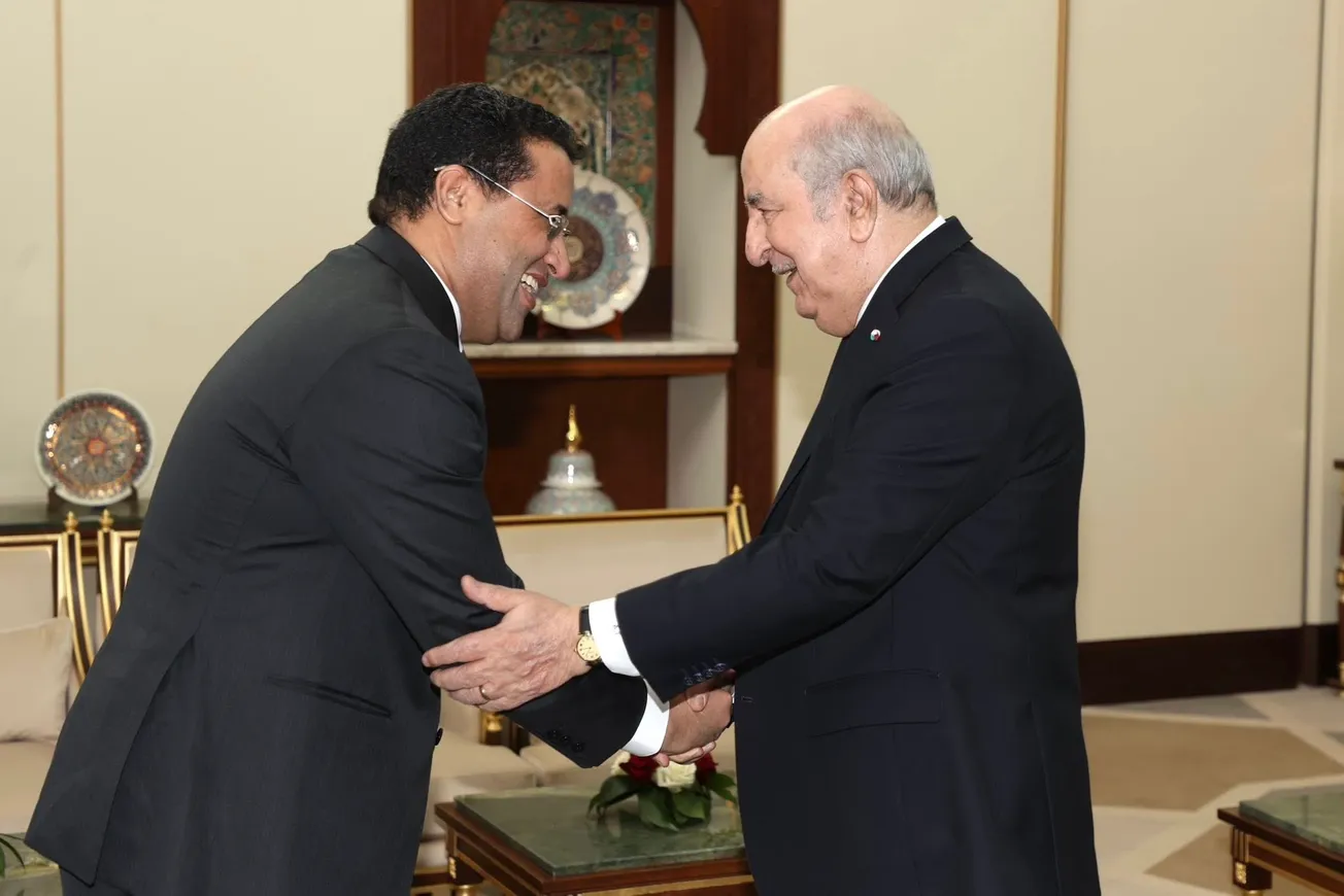 الوزير الأول يلتقي الرئيس الجزائري ويسلمه رسالة من غزواني