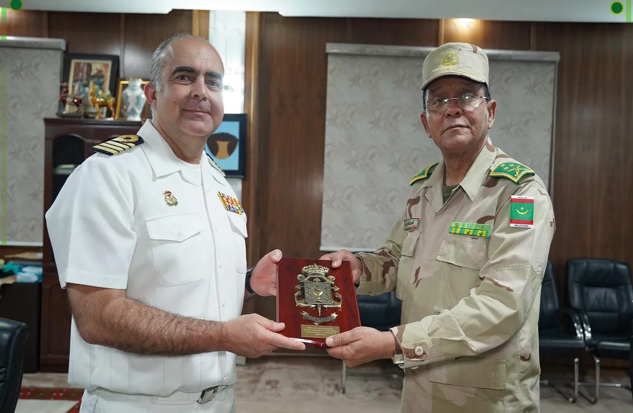 قائد أركان الجيش يجري مباحثات مع قائد عسكري أسباني