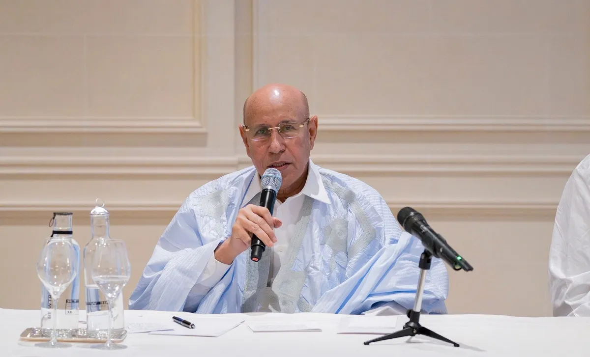 غزواني يلتقي ممثلين عن جالية موريتانيا في فرنسا