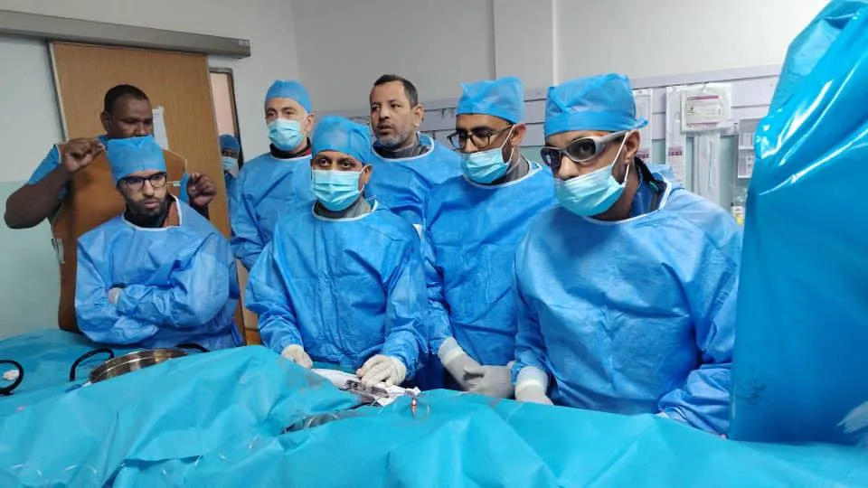 فريق طبي موريتاني إيطالي يجري عملية تفتيت تكلسات داخل الشرايين
