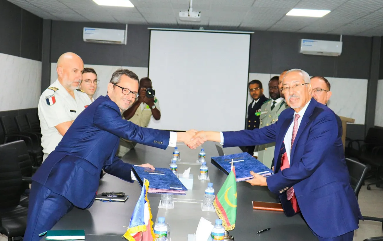 وزارة الدفاع توقع اتفاقا مع فرنسا للتعاون في المجال الإداري