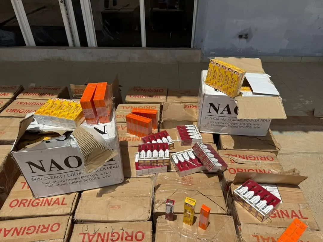 ضبط 11 ألف علبة من مواد التجميل المحظورة بروصو