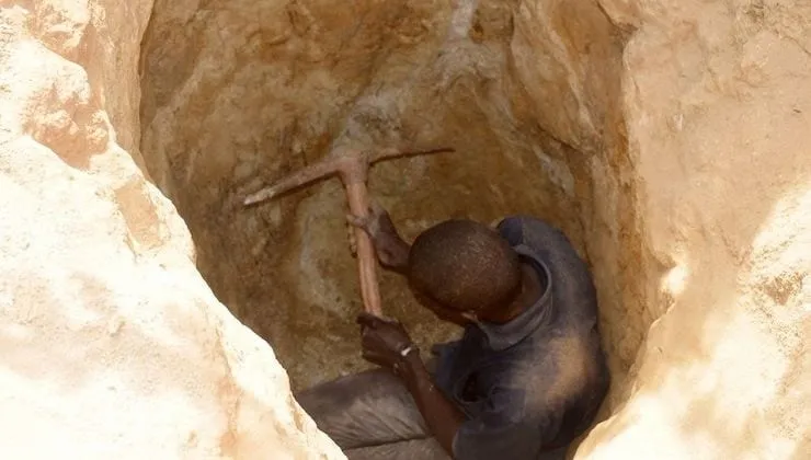 وفاة منقب وجرح آخر إثر انهيار بئر للتنقيب بالشكات