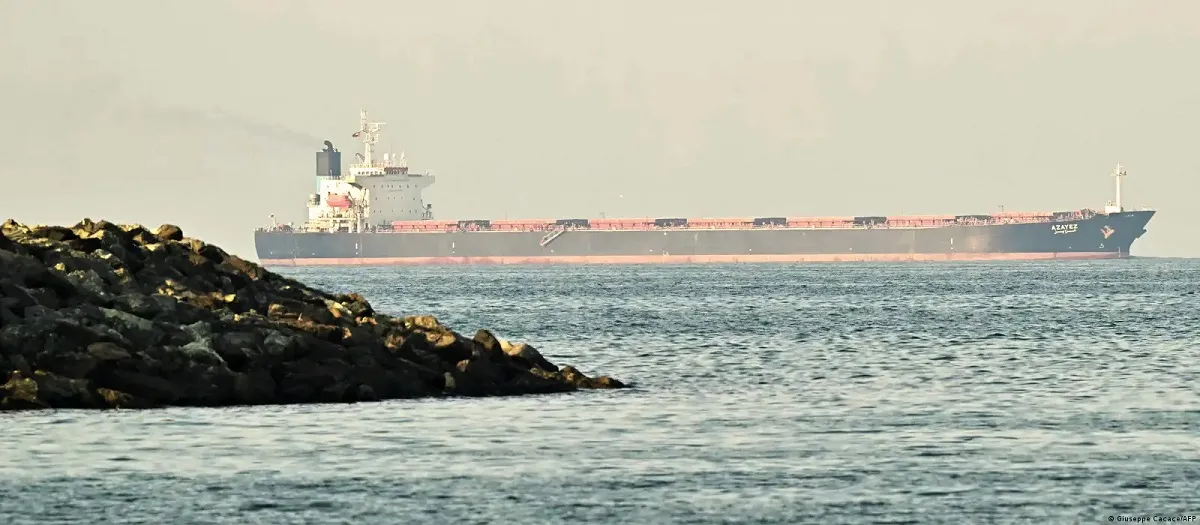 إيران تعلن فتح معبر هرمز بشكل كامل