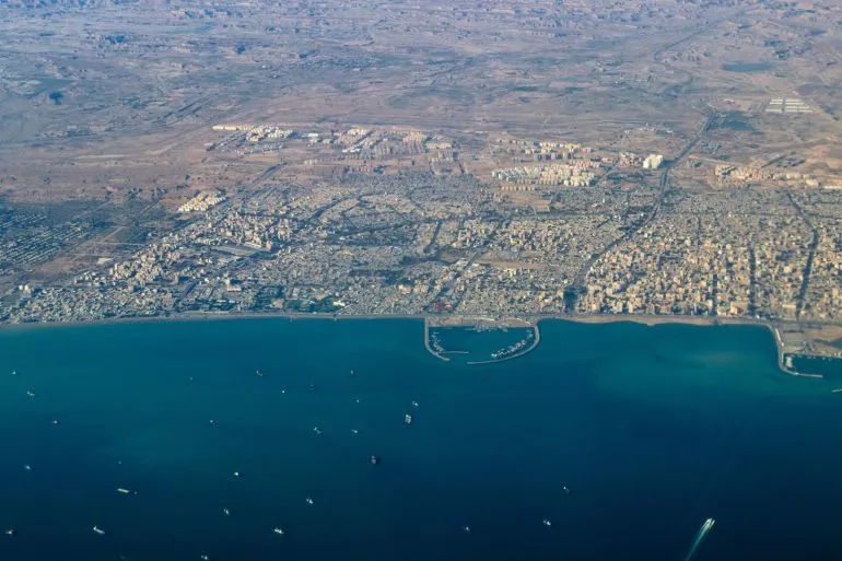 إيران تعيد إغلاق مضيق هرمز من جديد