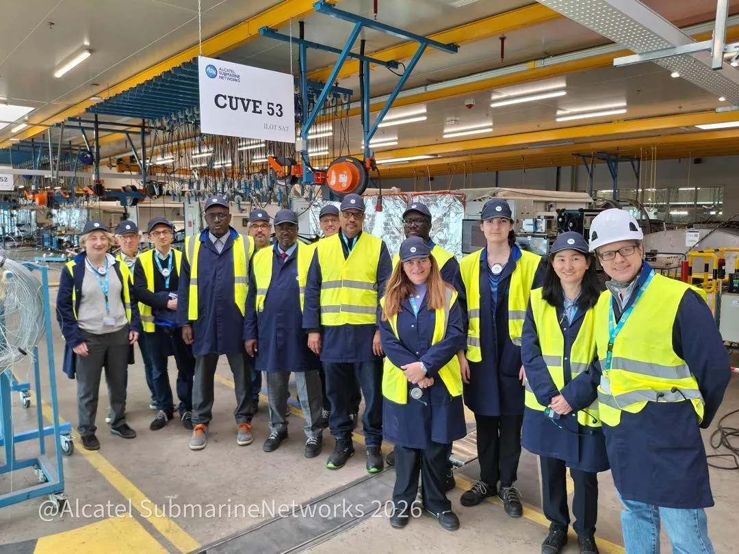 بعثة فنية موريتانية تختبر كابلا بحريا بفرنسا تمهيدا لاستخدامه