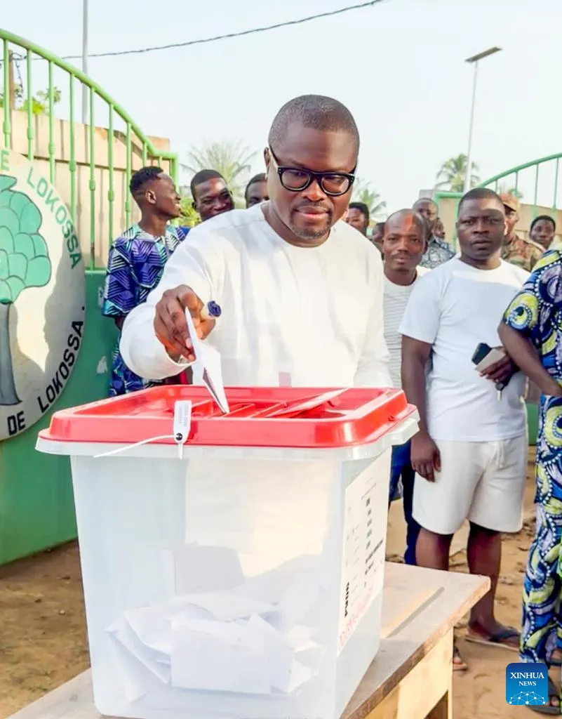 بنين: مرشح النظام روموالد واداغني يفوز بالرئاسة