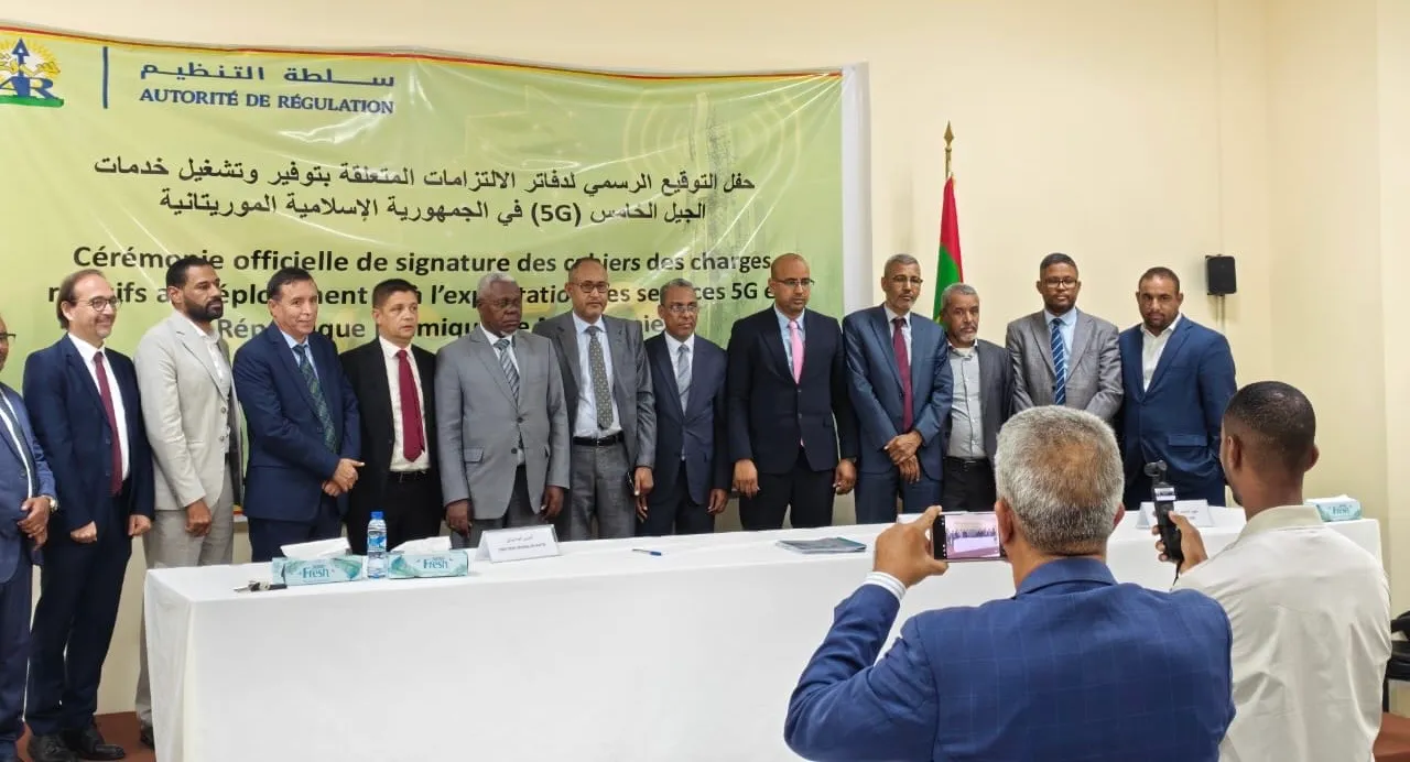 توقيع دفاتر الالتزام مع الشركات الحاصلة على رخص 5G