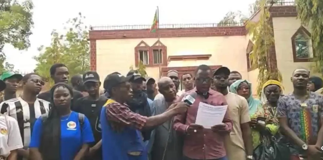 محتجون ماليون: حرق شاحناتنا سيقابله رد مماثل يستهدف المحلات الموريتانية