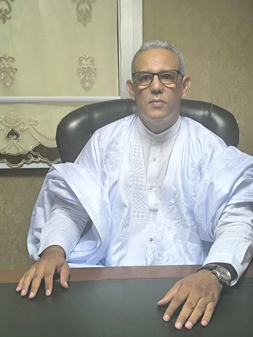 ولد اكاه يودع ملف ترشحه لقيادة نقابة المحامين الموريتانيين