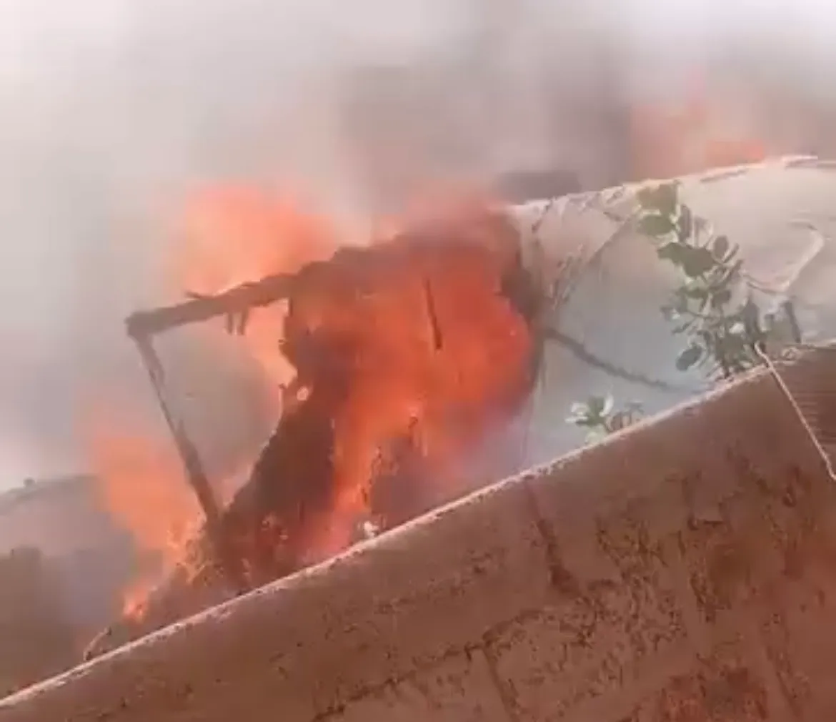 أسبابها مجهولة.. حرائق متكررة تستهدف أعرشة بمدينة العيون