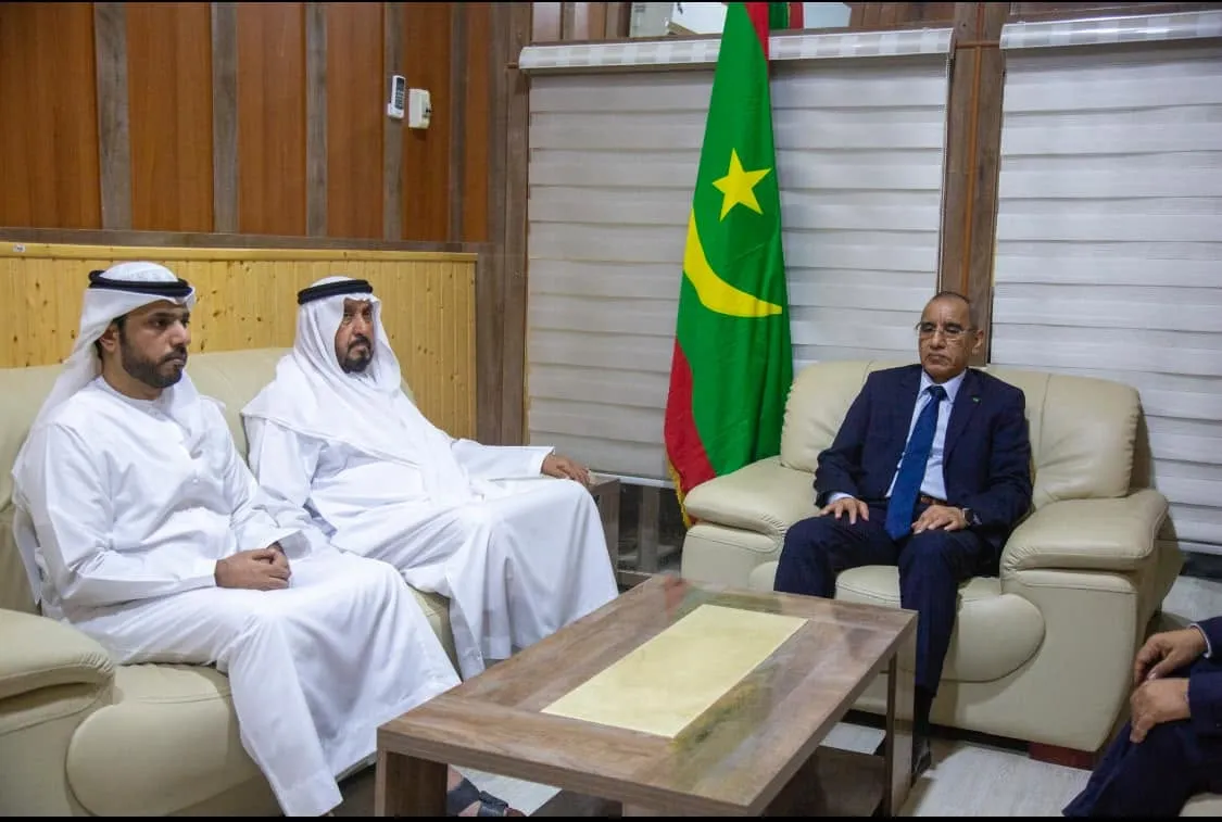 وزير الداخلية يجري مباحثات مع سفير الإمارات
