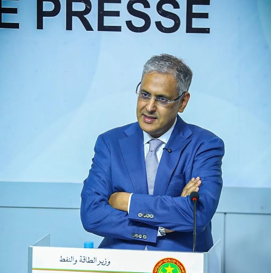وزير الطاقة ينفي مزاعم تلوث شحنة "الكازوال"
