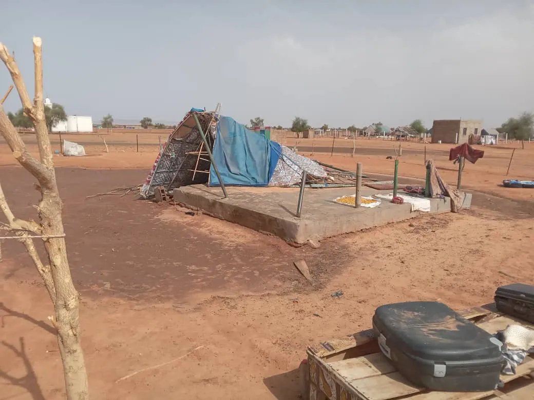سقوط عدة منازل جراء عاصفة جنوب مدينة كيفه