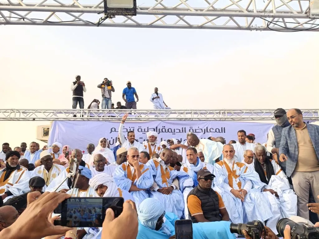 زعيم المعارضة ينتقد أوضاع نواذيبو ويطالب بتحسين الخِدمات
