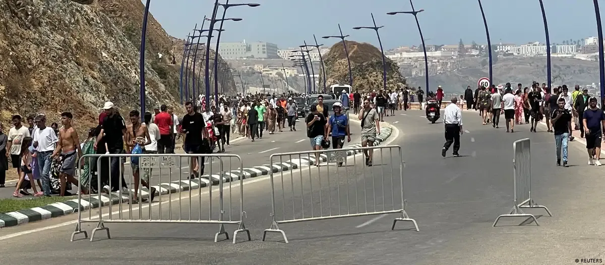 عبور جماعي... عشرات آلاف المغاربة يجتازون الحدود إلى إسبانيا في 24 ساعة