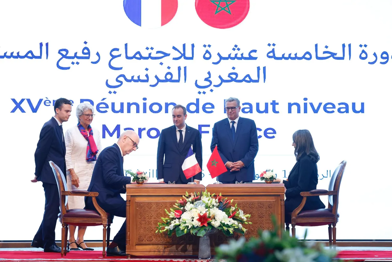 المغرب وفرنسا يوقعان على 12 اتفاقية في مجالات مختلفة